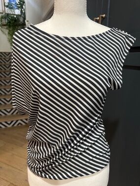 BDG Black & White Diagonal Stripe Short Sleeve Tee Spring Top Small 🎁